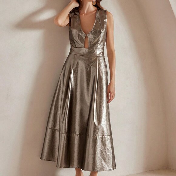 Gold Party Women's Metallic Pockets V-Neck - Picture 6 of 6